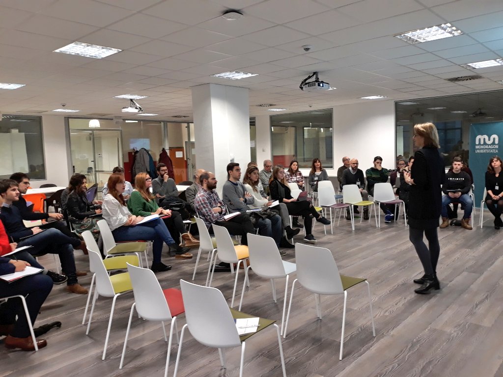 Ya está en marcha el Workshop organizado dentro de #Mtalent_mu sobre #employerbrandig de la mano de <a href="/miraguado/">Miriam Aguado</a> de @_PeopleMatters en <a href="/BBFaktoria/">BBF</a> 
Alumnos|as y organizaciones juntos para aprender 😉