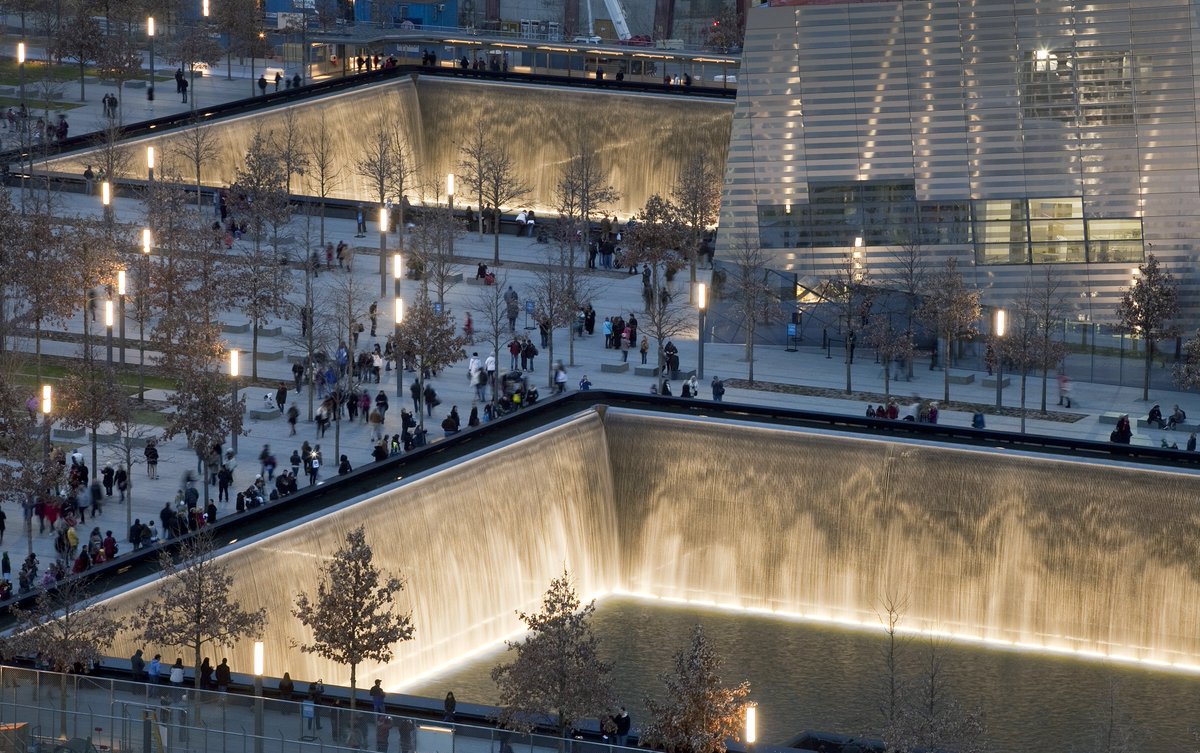 World Trade Center Memorial, ‘Reflecting Absence’ by <a href="/handelarch/">Handel Architects</a>: 3000 names of Sept 11 deceased organized by their social ties using a computer algorithm, etched in bronze panels surrounding two pools #architecture #design:
instagram.com/p/Bdz1mMQHFO5/…