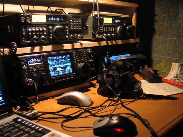 WorkingMyTicket's tweet photo. Decided to take my Technician License Exam. Now to cram for Tuesday morning. :) #HAMRadio #ElectronicsResearch #WorldWideCommunications #BePrepared #LoveToLearn https://t.co/sMGGLRlwYs