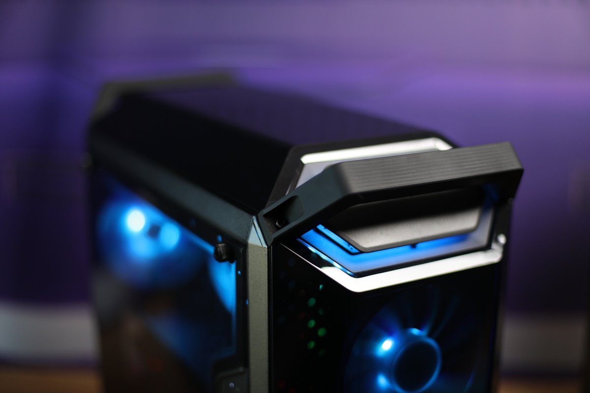 CoolerMaster's tweet photo. MasterBox Q300P: Small in size. Rich in features.
#CMCES2018 #CMLV2018 https://t.co/v9ZmMKlD56