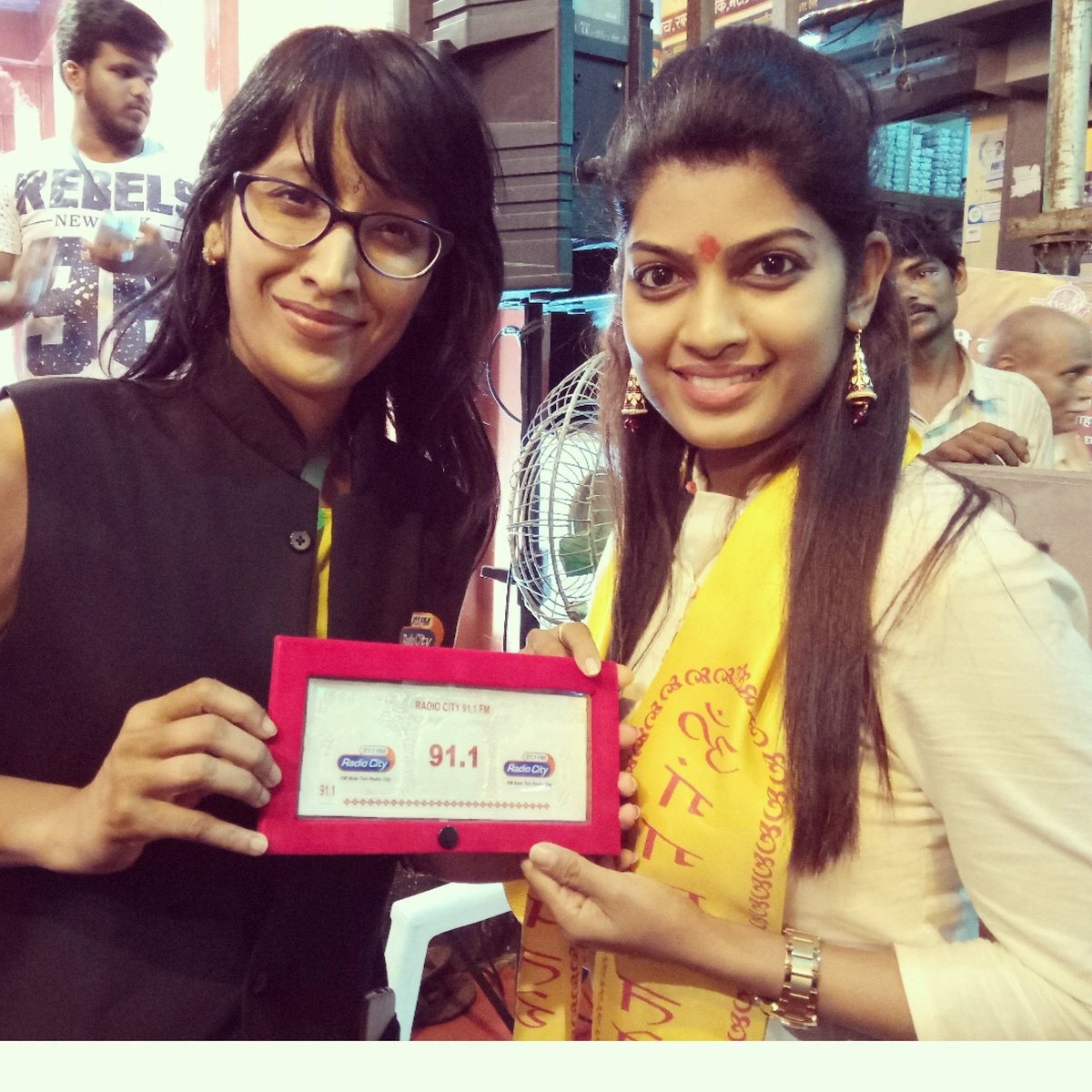 rjshonali's tweet image. तुमचे काही प्रश्न असतील वहिनीसाहेबासाठी तर DM करा. #StarKatta #fansquestions #chitthifilms #promotions #RadioCity 91.1