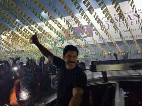 KollywoodCinima's tweet image. #ChiyaanVikram at @VettriTheatres for #SketchFDFS  #Sketchpongal 

@vijayfilmaker @MusicThaman @theVcreations @proyuvraaj @chiyaanCVF