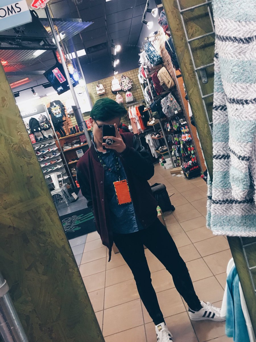 Uniquehatter's tweet photo. O hi I’m gay #lgbtpower https://t.co/OvNj6Dvsyq