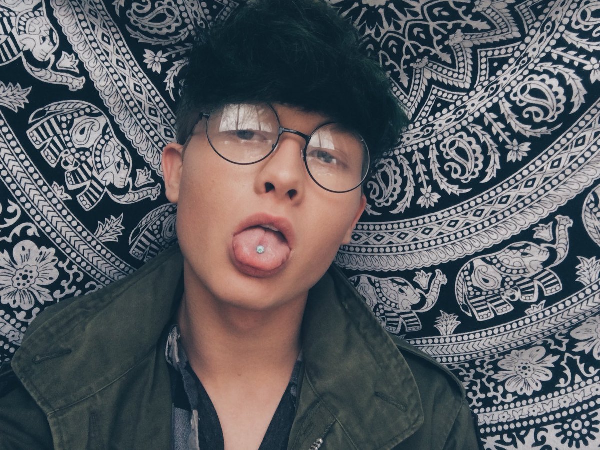 Uniquehatter's tweet photo. O hi I’m gay #lgbtpower https://t.co/OvNj6Dvsyq