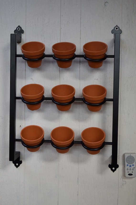 5littleteeth's tweet photo. I'm looking to make an indoor herb garden. I want it to hang on my kitchen wall. What design works best for you or which would you put up? Which herbs would you make sure to have? Here's one example...
#herbs #wellness #kitchengarden #wallgarden #herbgarden https://t.co/gMa12yXGjS