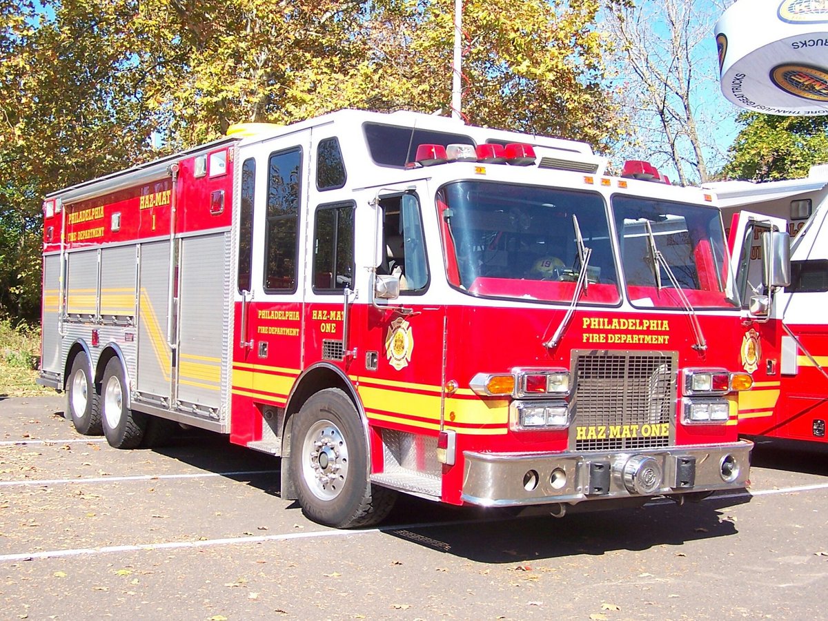 lvltc97's tweet photo. @PhillyFireDept apparatus to honor Lt. LaTourneau on this sad day @PHILAPDSGT #RedLightsforMatt #firetruckfriday @ESV911 @rumlightning @TrafficDanKYW @PaAlertsSE @Eastcoastphotog @EmergMgt @HartsvilleFC @HandLboss @eng2inemhfd @beetle_33 @RedPawRelief @KMEFire https://t.co/hluP3zBWOh