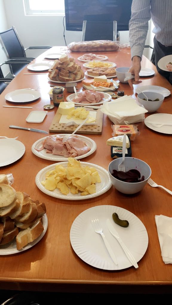 QuickSelectAus's tweet image. Thank you Brian for taking us to England with this delicious Ploughman’s lunch! #QuickSelect #Homeloans #mortgageAus #CompareHomeLoans #Bestinterestrates #Porkpies