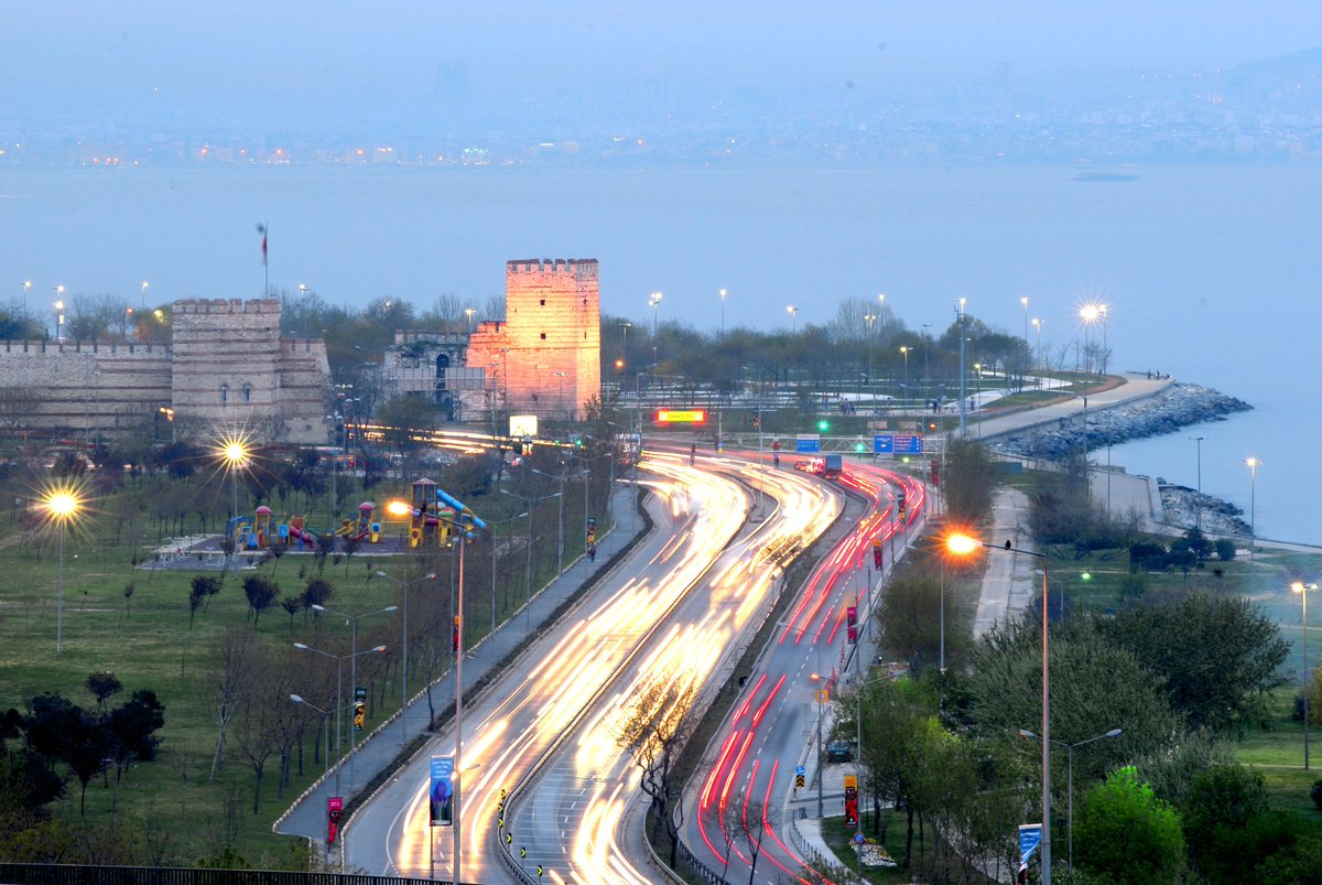 Günaydın,

Zeytinburnu'nda hava sıcaklığı 11°C ve yağmurlu!

Hayırlı Cumalar