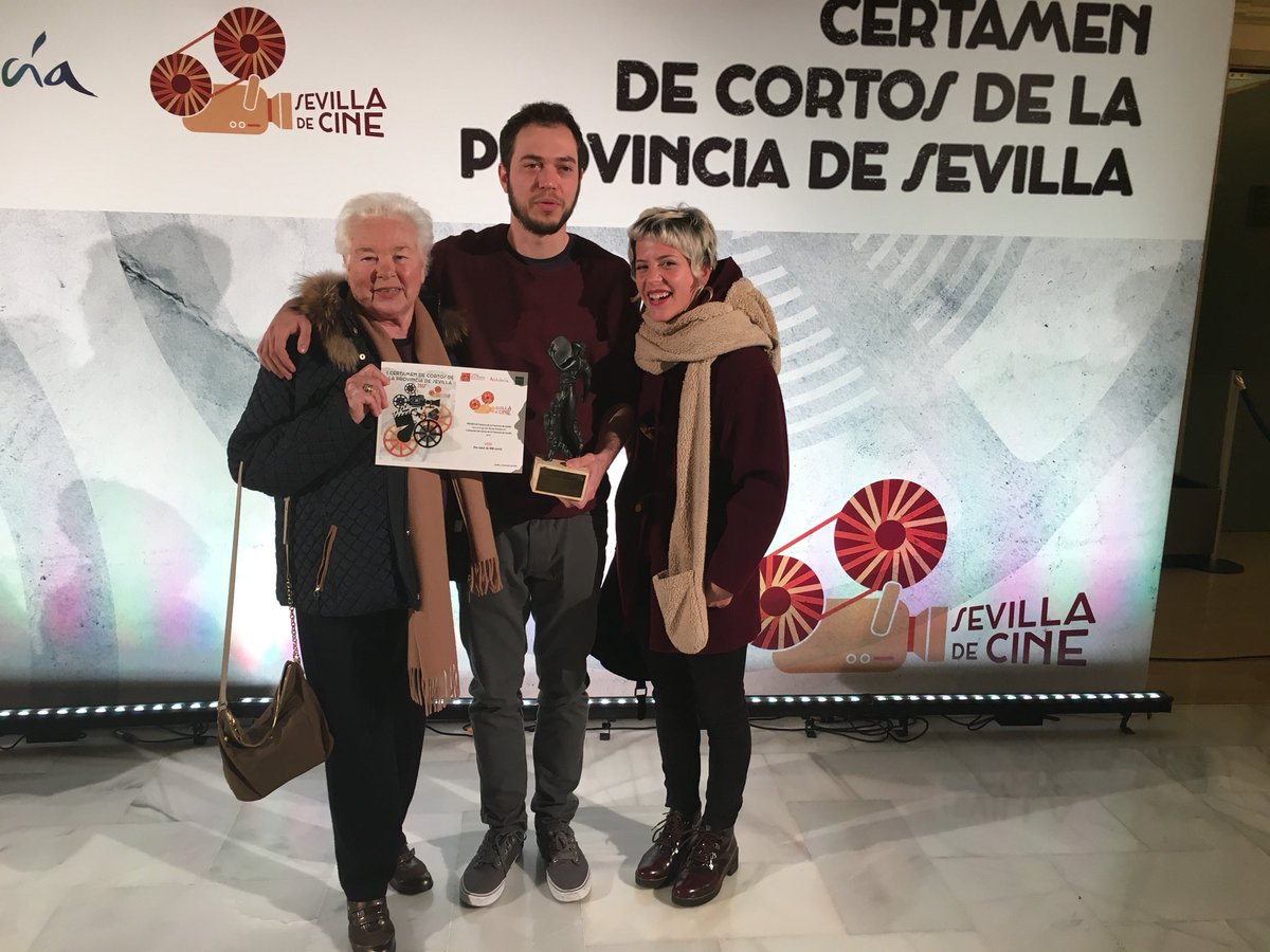Otro gran premio para <a href="/JavierOliverGar/">Javier Oliver García</a> , esta vez con su nuevo corto sobre la provincia de Sevilla, “Ven”. Acompañado de las dos actrices protagonistas, su abuela Rosa Guglieri y la encantadora África de la Cruz.