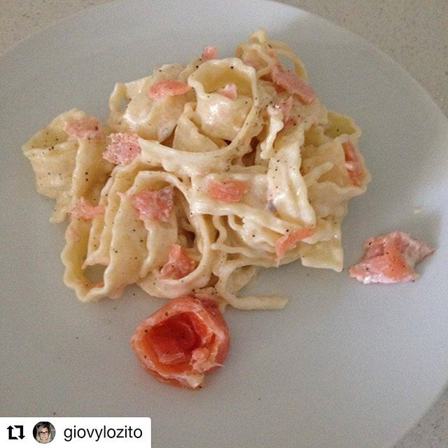 sicilianelmondo's tweet photo. #repost @giovylozito
• • •
Reginette al salmone e panna buon appetito 😋😋💖 #passione cucina#food #foodpic #foodporn #cookingrecipesrepost  be star_italiaincucina#instfood #instfood #eating #tagfooditalia #eating #foodblogger #gnam #igers #condivid… https://t.co/EJsDeIMToc https://t.co/JceykFYtL0
