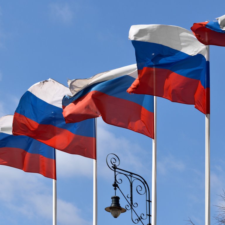 BitcoinNews's tweet photo. Russia Drafts Bill to Legalize Cryptocurrency Trading on Approved Exchanges https://t.co/6bsHa5bNP5 #Bitcoin https://t.co/8OhnetH9XM