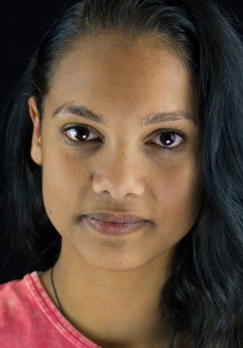WgarNews's tweet photo. #5Questions with #CristabelSved &amp; #DubsYunupingu
Posted in #Suzys5Questions by #SuzyWrong 
'Cristabel Sved directs Dubs #Yunupingu in #AliceInWonderland, part of #SydneyFestival
Dates: 5 – #27January2018
Venue: #RiversideTheatres, #Parramatta'
Read more: https://t.co/xZSTSxdOHN https://t.co/uvWSLS8tDH