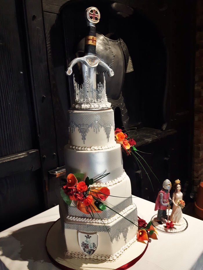 This medieval inspired wedding cake is amazing #weddings #weddingcake #medieval #theme