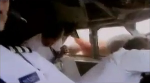 飛行中に機長が外に吸い出された イギリスで1990年に起きた飛行機事故が衝撃的すぎる Togetter