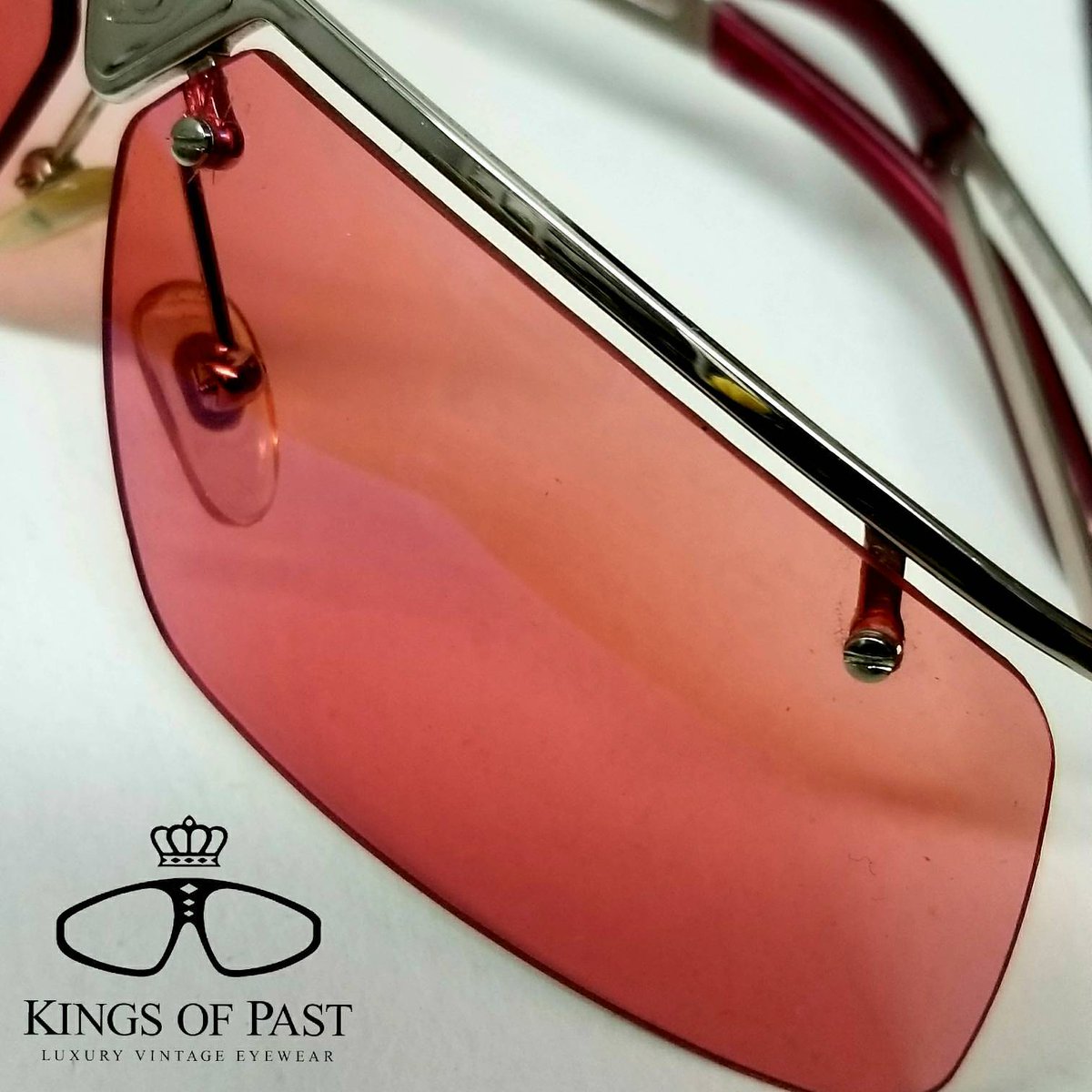 Night thinking, day dreaming.
👑🕶👓🤓😎
KINGSOFPAST.COM
TORONTOBORN.COM

#kingsofpast #vintage #eyeglasses #sunglasses #glasses #vintagelife #vintageframes  #torontoborn