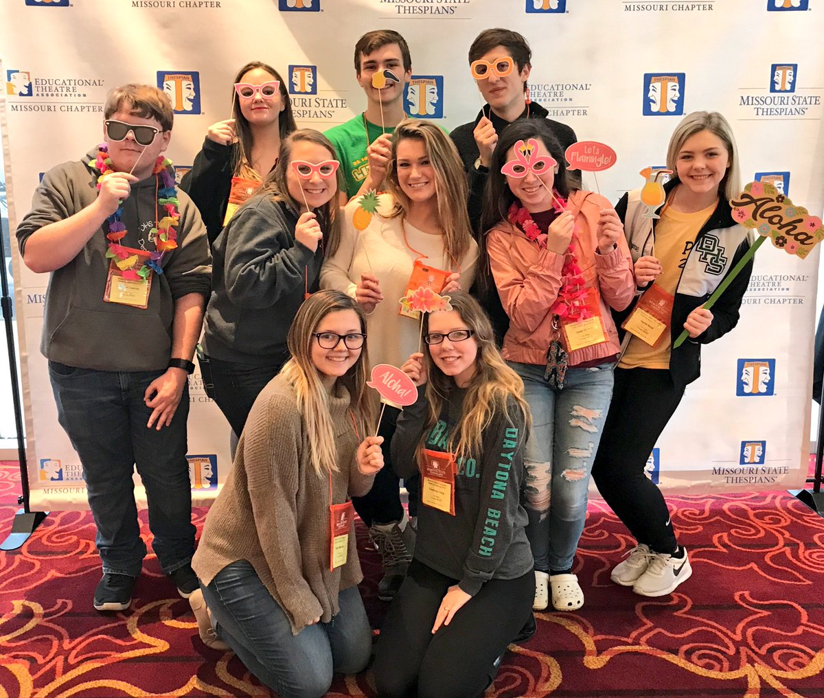 DHSTheatreDept's tweet photo. Day 1: Missouri State Thespian Conference! Having fun and enjoying all the great opportunities! 
 👍👩🏼‍🏫🐲🍗🍍🎬🎤🎼🎭
#MSTAloha https://t.co/0NvAuEpCAx