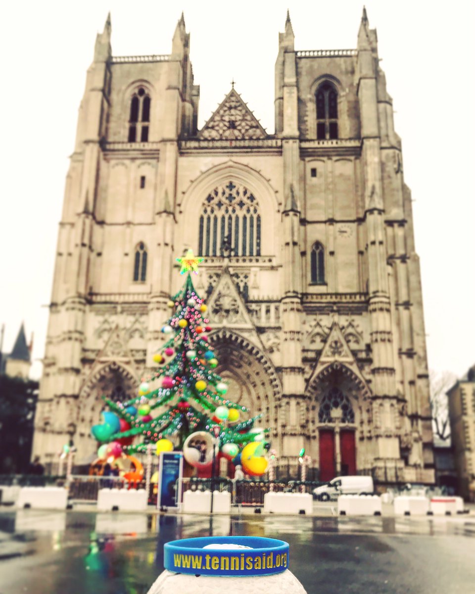 TennisAid1's tweet photo. Nuestra pulsera mágica en la Catedral de Nantes. 
🇫🇷
#magicbracelet https://t.co/UORrTPBkW2
