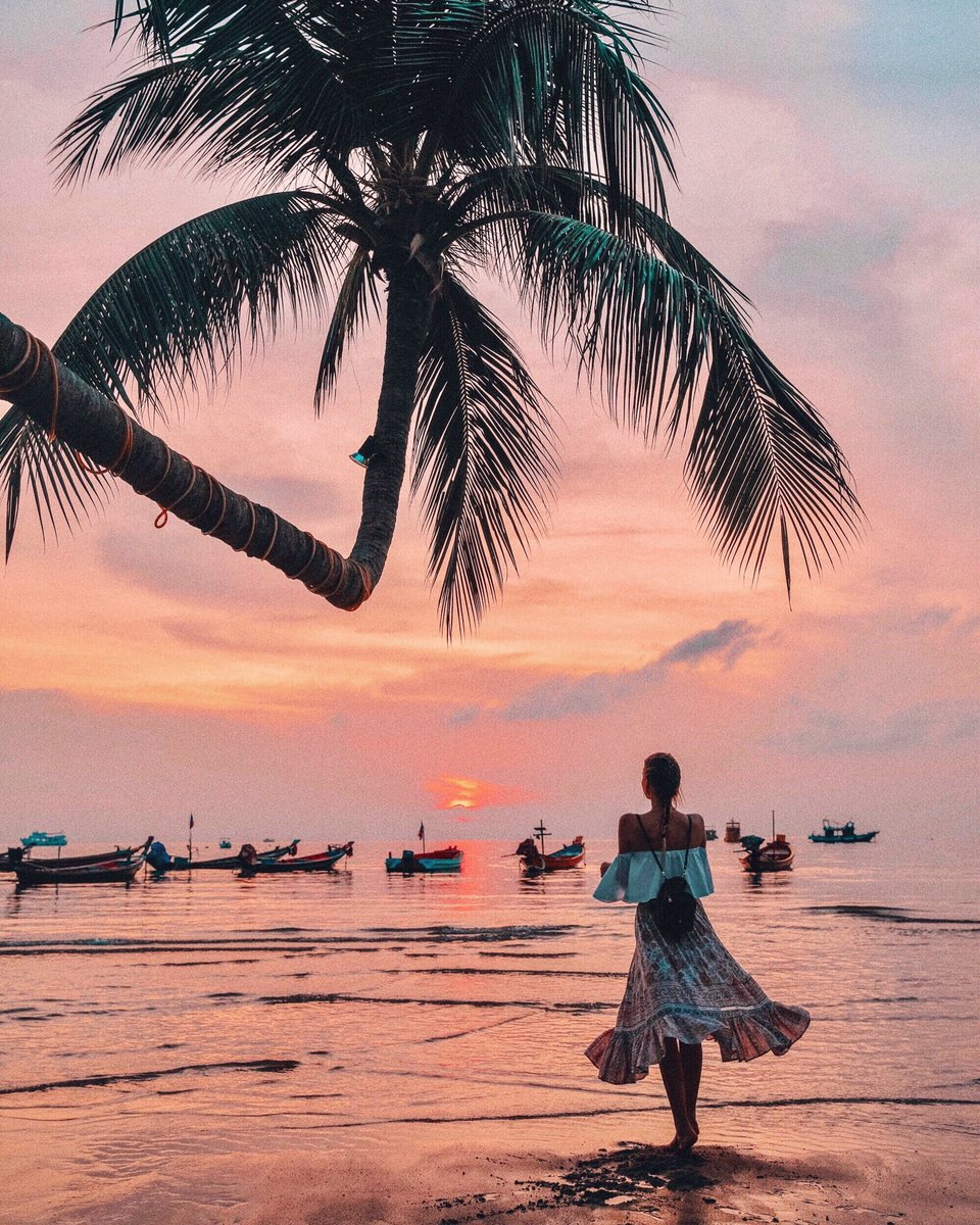 Sunset at Sairee beach, Koh Tao. 🌅