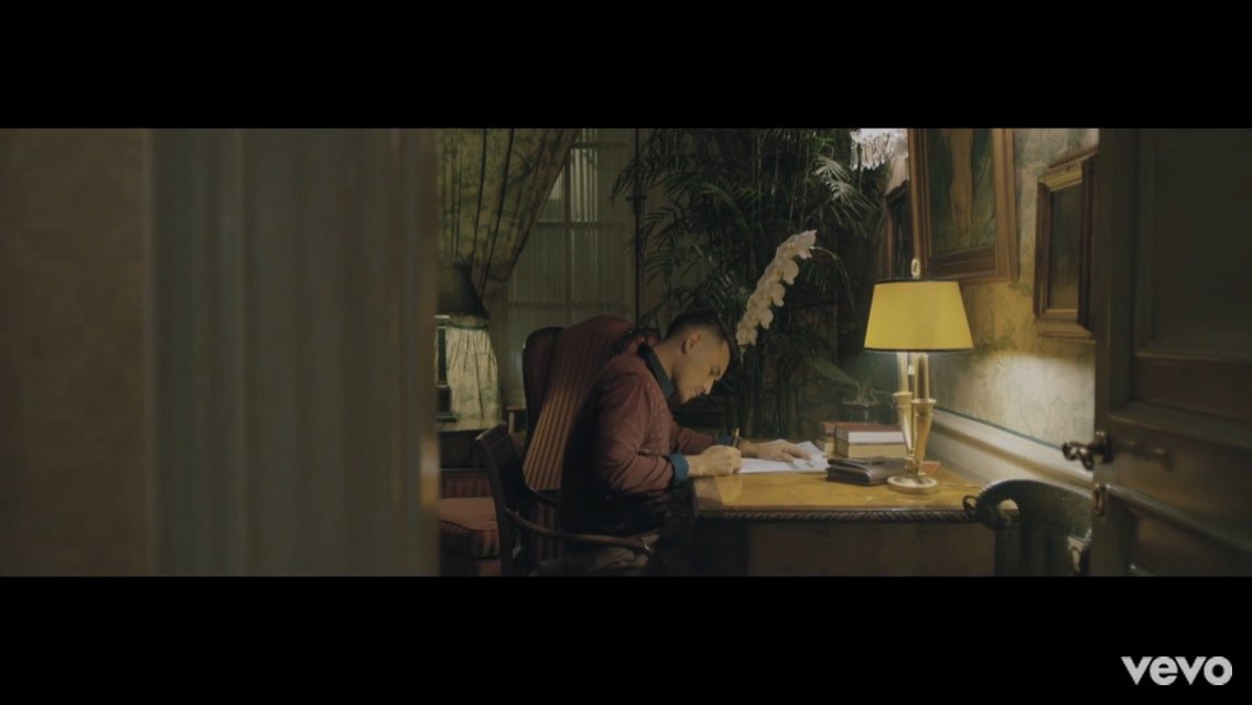 PopCraveID's tweet photo. Isyana Sarasvati rilis Music Video "Lembaran Buku". Tonton video lengkapnya di IsyanaVEVO: https://t.co/G4H05f1fwY

@isyanasarasvati @isyanation https://t.co/JzLol5gD5m