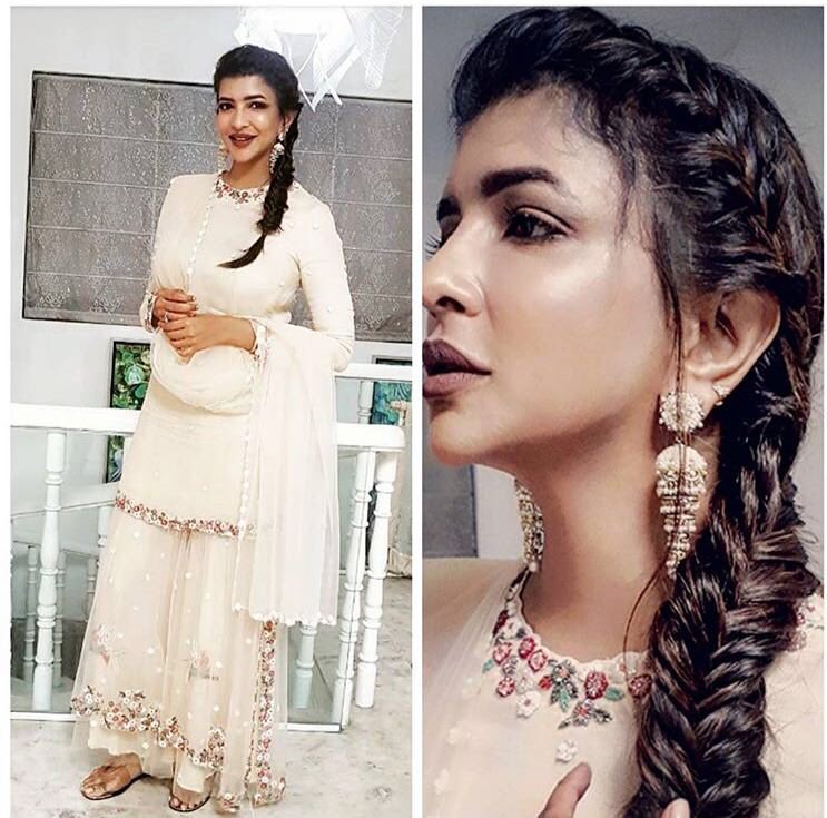 TeamLakshmi's tweet photo. She gives us some absolute #HairGoals! #TeamLakshmi https://t.co/JYS0CltCXP