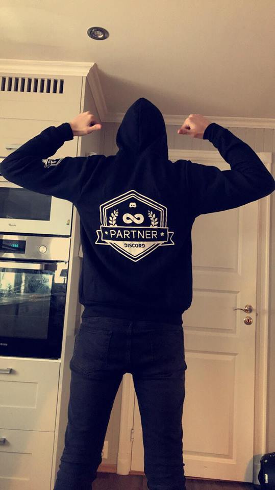 audunhilden's tweet image. Just got the hoodie from @discordapp :)
#discordpartner