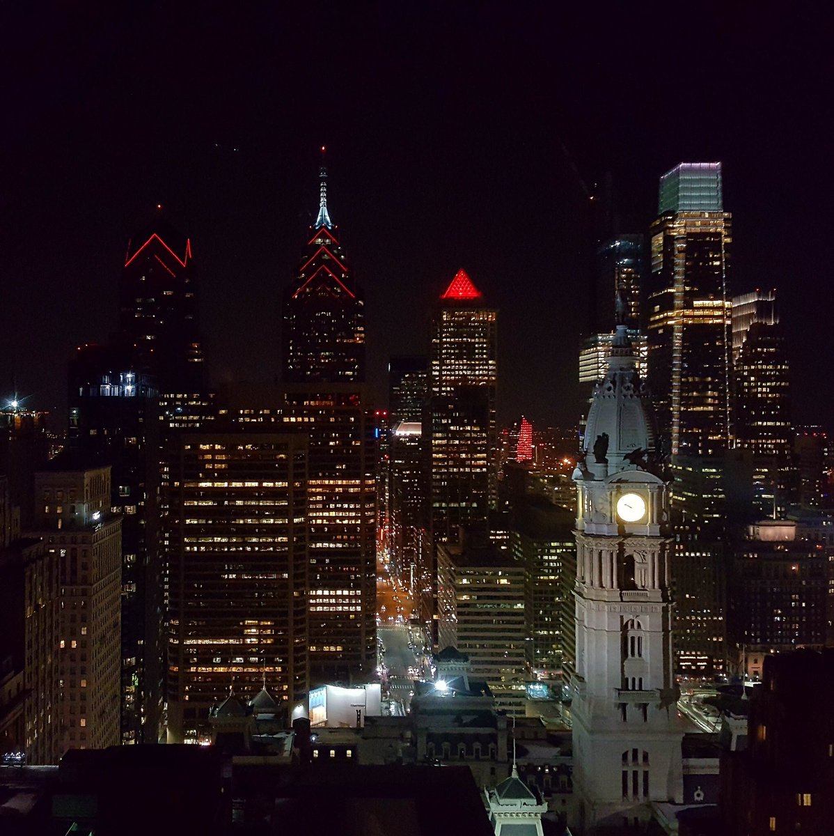 CindyWeb94's tweet photo. #RedLightsForMatt City of Philadelphia paying tribute to fallen Philadelphia Fire Lt. Matthew LeTourneau #RIP https://t.co/9uRaaJVfuO