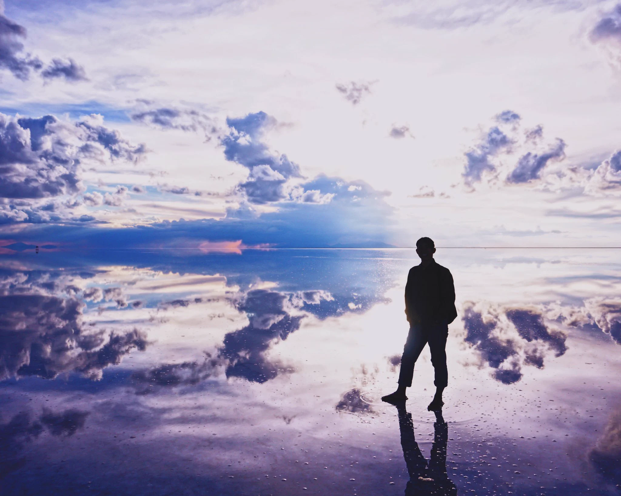 ウユニ塩湖の撮影画像。現実世界なのか天国なのか本当にわからなくなってしまう。