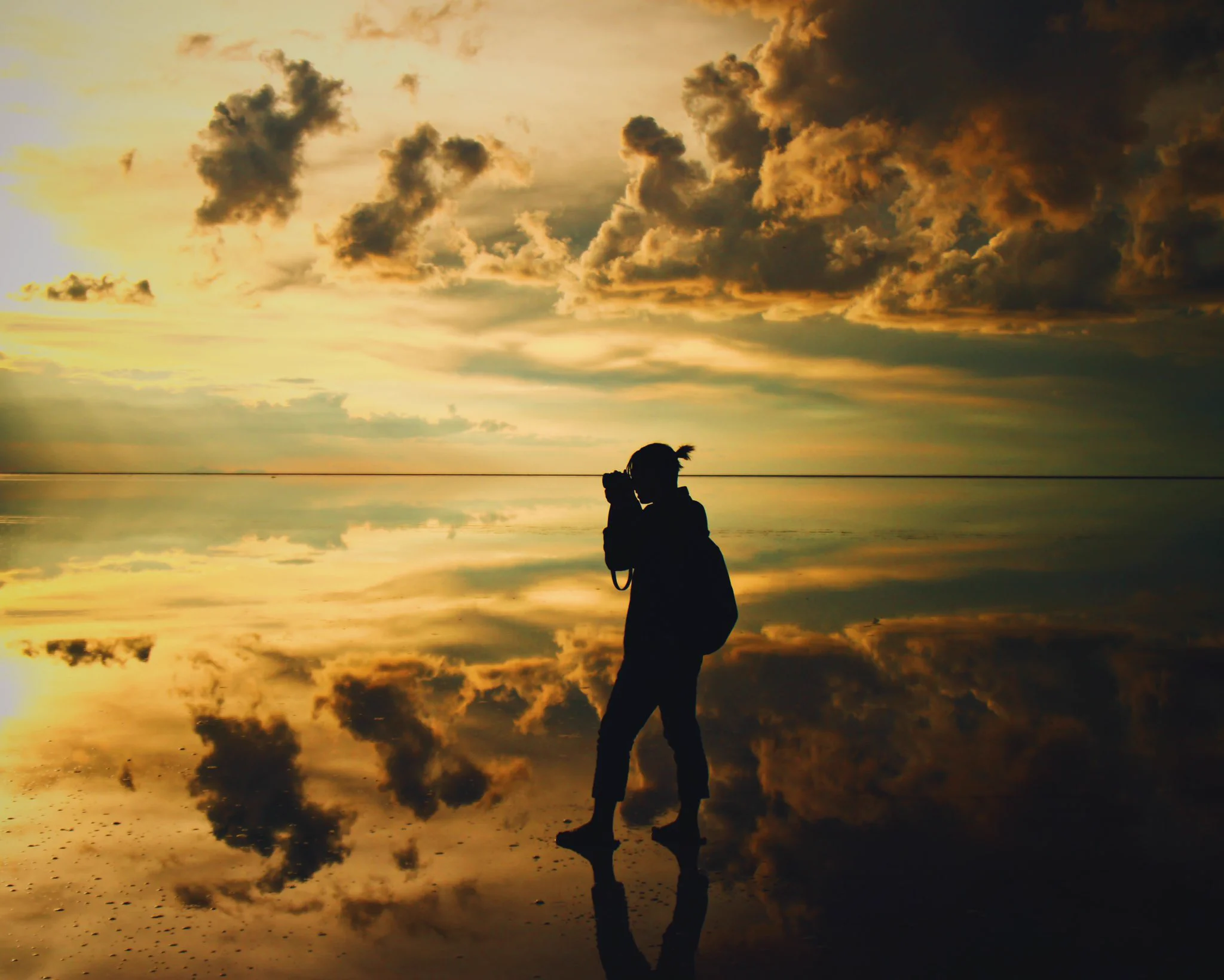 ウユニ塩湖の撮影画像。現実世界なのか天国なのか本当にわからなくなってしまう。