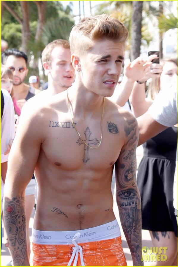 Hunks_Daily's tweet photo. #hot #shirtless #JustinBieber #abs https://t.co/C4o783I5cH