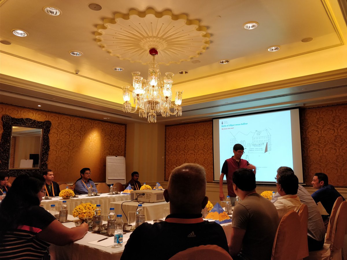 _AceTurtle's tweet photo. #ThinkNext2018 #CTOroundtable 
Muniraju Pulipalyam, CTO in Residence, @MSA_IND addressing the CTOs https://t.co/H2HgxSAf15