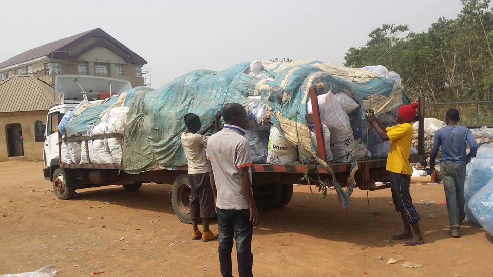 ChanjaDattiLtd's tweet photo. An efficient #WasteResourceManagement strategy promotes sustainable environment, safe, healthy and beautiful for all.
Separate/Sort/Segregate decomposable wastes from non-decomposable ones.
Call us now for recyclable pickup or supply: 08182389100
Do have a #waste free weekend! https://t.co/AQibKecSZJ