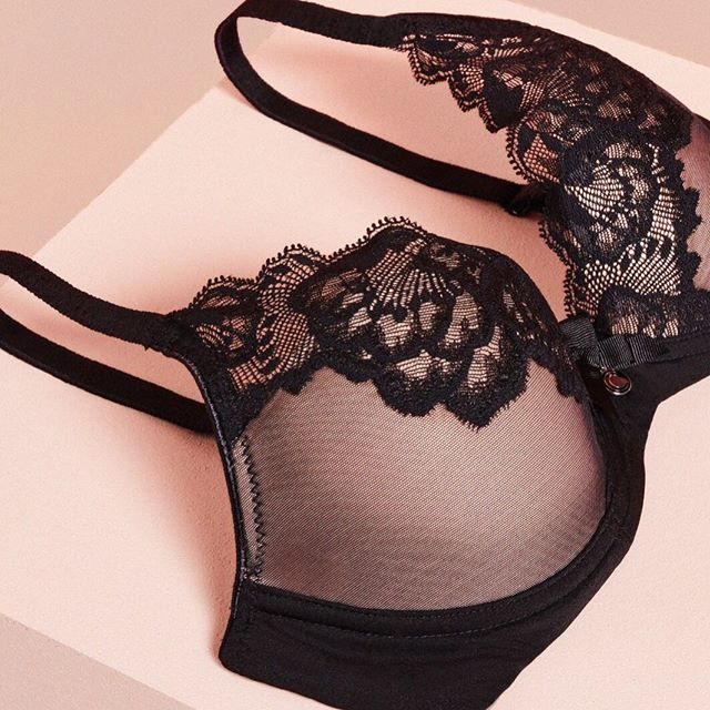 SheenU_RubyB's tweet image. Brand new range from Chantelle has just arrived - Orangerie in nude and black. Fits really well 😊Similar shape to Festivite and Brooklyn - so if you 💖 them you’ll 💗 this! #shoppingday #newseason #ss2018collection #style ift.tt/2D4xqJn