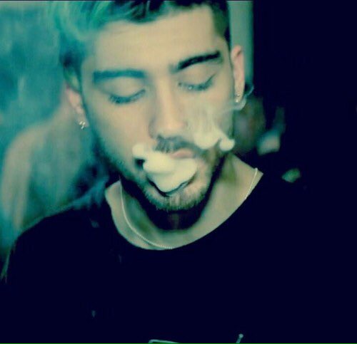 rainbowgurll's tweet photo. Happy birthday to this beautiful and super talented human being! Love you Zaynie❤️ #HappyBirthdayZayn https://t.co/j2Quw32JyK