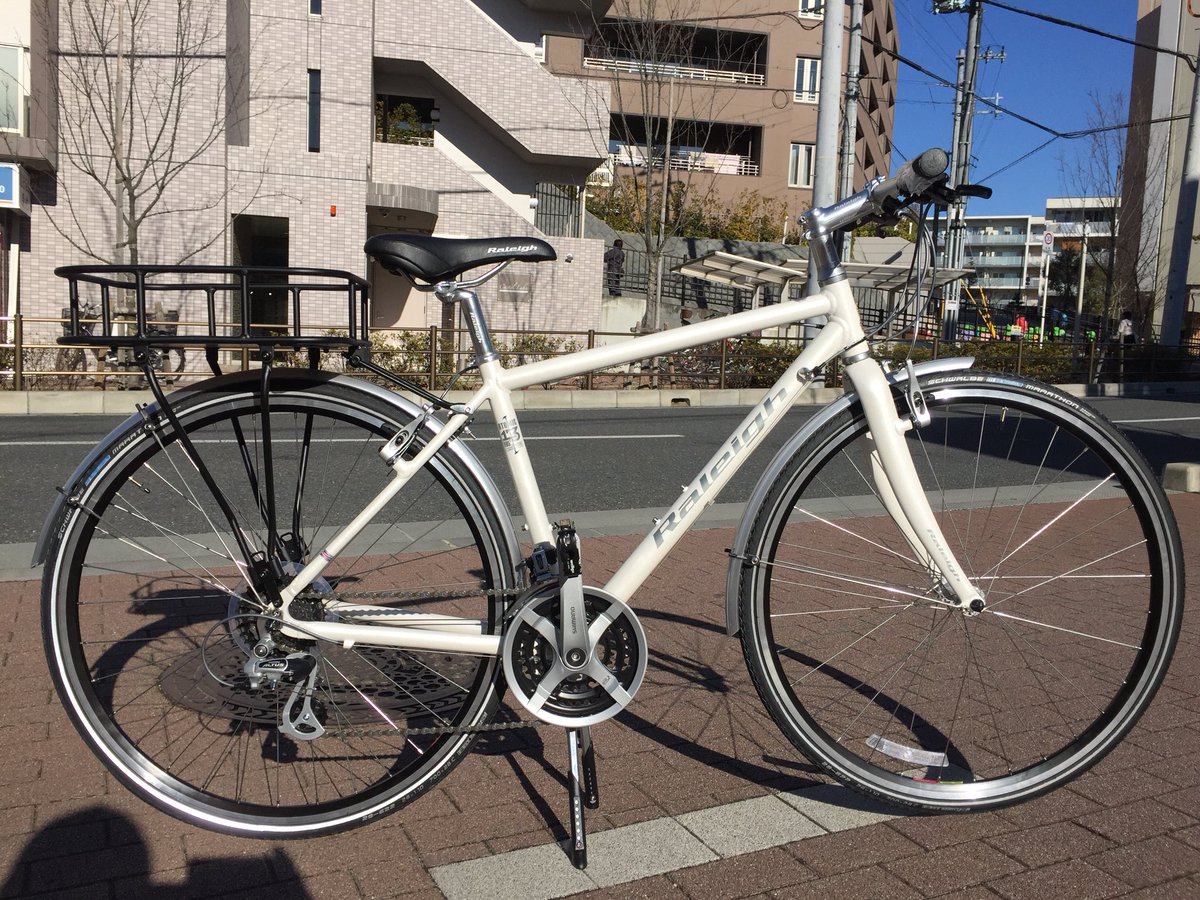 サイクルショップカンザキ阪急千里山店 Ar Twitter T Co Hnhqpfjsax Raleigh ラレー Radford Limited Rfl Altus完成車 18 に専用フェンダー スタンド仕様さらにオシャレな後ろカゴ を装着致しました 実用的なクロスバイクです T Co Gx38reiwy4