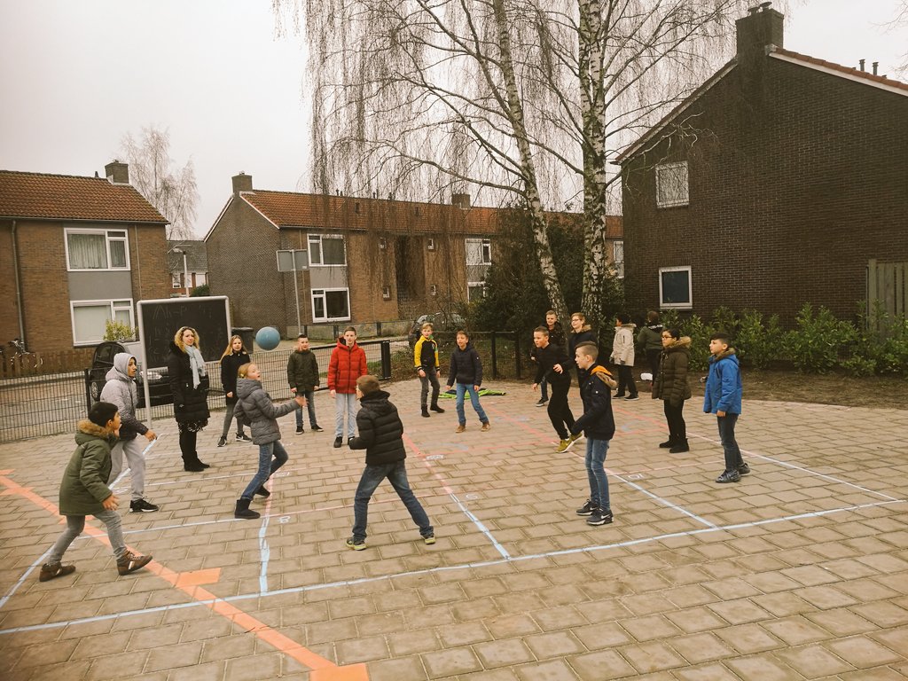 #Super-mega-reuze-power-kingen!! Knetter gezellig hier op <a href="/CBSdeKoning/">CBS de Koning</a> tijdens @BeweegWijs #iedereendoetmee