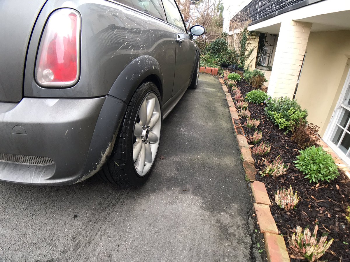 MotorSplash_'s tweet image. Another set of Exclusive black Alloygators on the Mini #Alloygator #Mini #Cheltenham