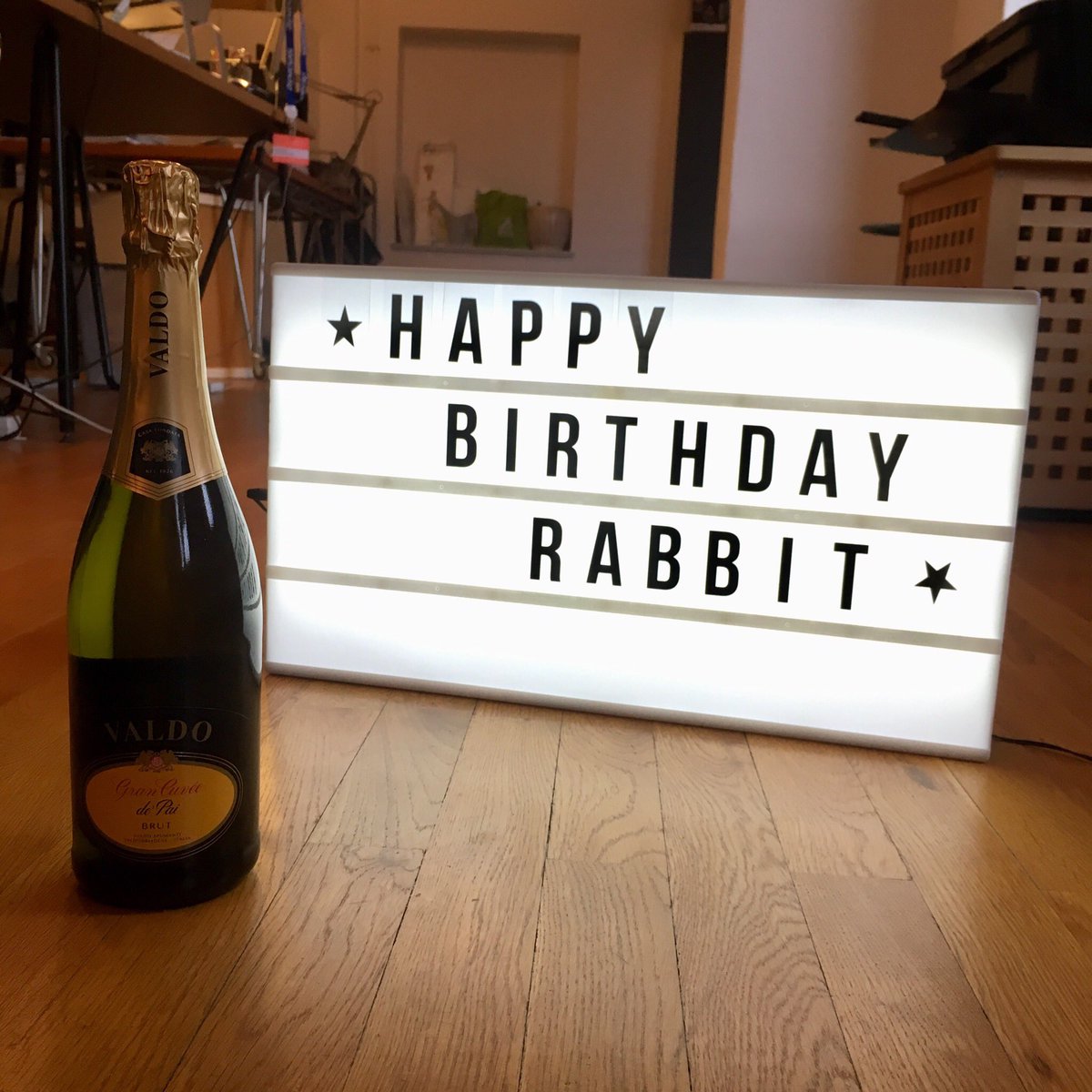 Unser Digitaler Fachverlag feiert heute 6. Geburtstag! Da beschenken wir uns doch einfach mal selbst - mit einer neuen Webseite. Klickt gerne mal vorbei: rabbit-publishing.net Liebe Grüße aus Berlin!