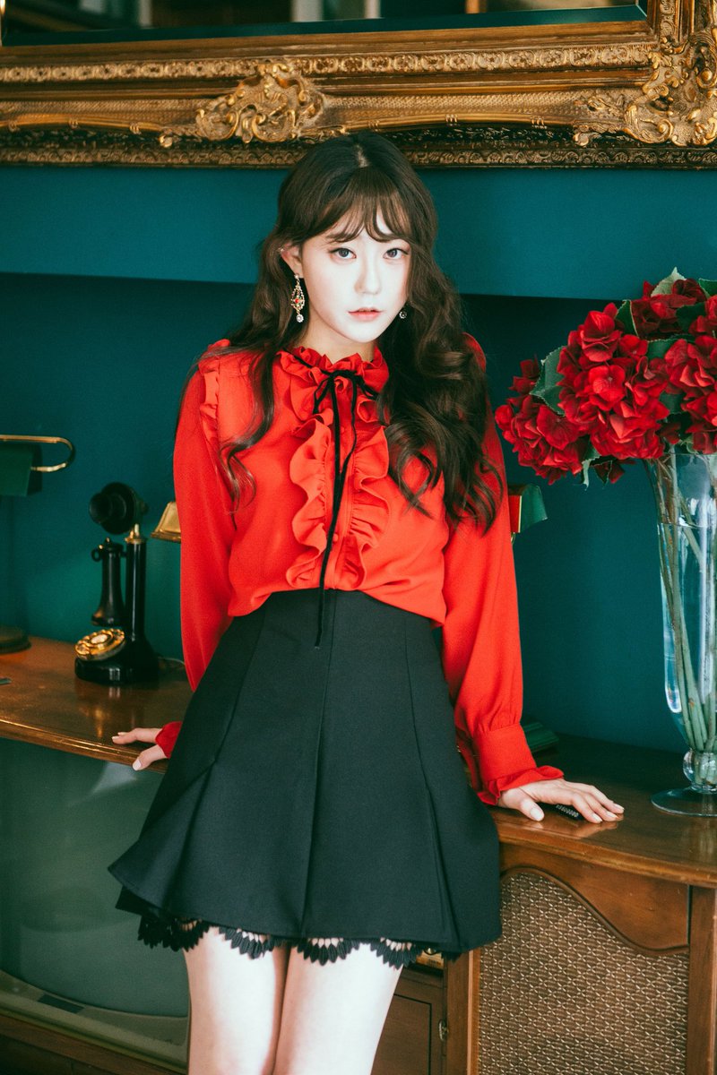Mariposa_ST's tweet photo. 마리포사 오픈 이벤트❤
RT해주신 한 분께 벨로무드 블라우스를 보내드릴게요s2
가슴라인과 넥, 어깨와 소매의 러플이 예쁜 블라우스랍니다😚 https://t.co/MWZH5DycmK
