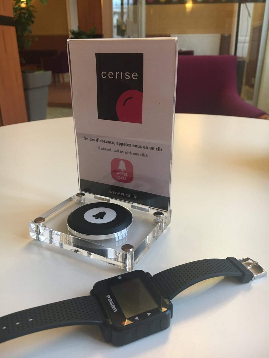 CERISE_Hotel's tweet image. Dans certains établissements CERISE, les équipes utilisent les montres connectées #YuCall , pour faciliter la communication au sein même de l'équipe mais également avec les clients, grâce à un bouton d'appel !  #Hôtellerie #MontreConnectée