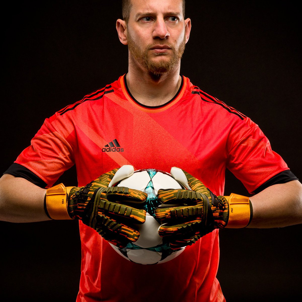 futbolemotion's tweet photo. La línea Predator de @adidasfootball no son solo botas. Comodidad, ajuste y uno de los mejores grips del mercado, en los guantes #Lonehunter.
--
Enlace web: https://t.co/kJW2oCHZfB https://t.co/gV6I0RWtDc