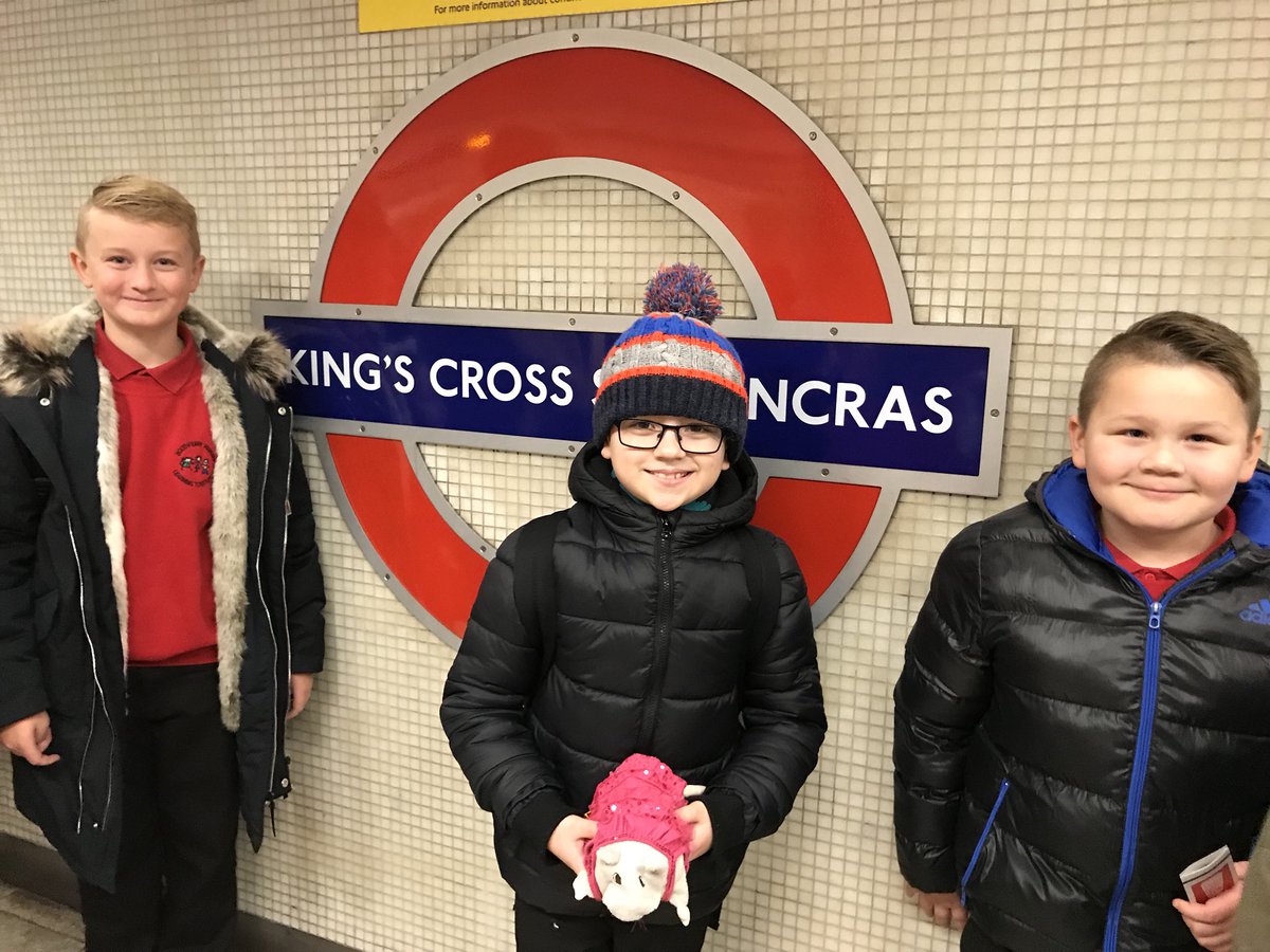 MissPulleyn's tweet photo. London bound! 🇬🇧#boothferryinlondon2018 @BoothferryPS https://t.co/gr1ajoFuDs