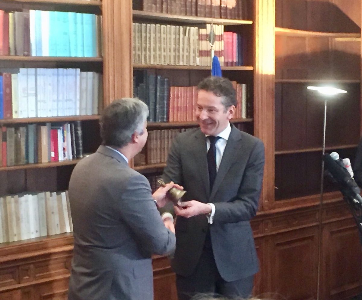 MichelReijns's tweet photo. Handover of the #eurogroup bell from @J_Dijsselbloem to his successor Mario #Centeno. We wish the new #eurogroup president all the best https://t.co/02LWyYSUJN