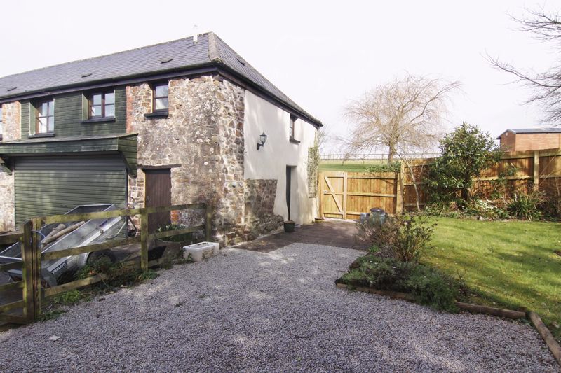Stevens_EA's tweet image. 1 bedroom flat available to rent now in Okehampton. £450 pcm inclusive of water &amp;amp; heating. Peaceful location. Private garden and parking. #devon #letting @LettingsHour @TenantHour 
stevensestateagents.com/properties-to-…