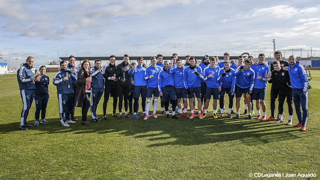 CDLeganes's tweet photo. SORTEO I El Leganés jugará los cuartos de final de la #CopaDelRey ante @realmadrid La ida en el Estadio Municipal Butarque y la vuelta el Santiago Bernabéu #EnLeganésLosSueñosSeCumplen #EsaCopaBuena https://t.co/xYkugMUpX3
