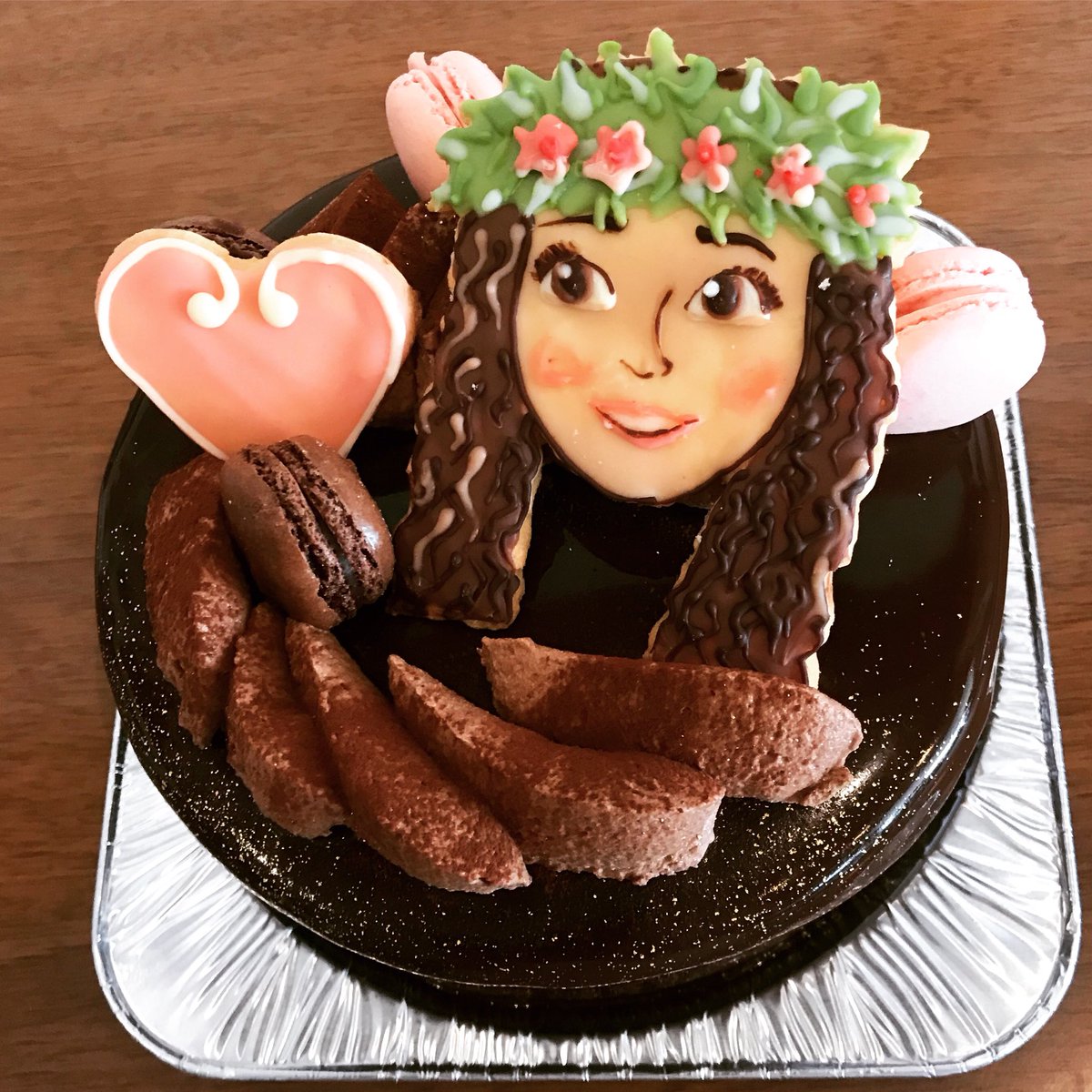 Imai En Twitter フルーツが苦手でチョコレート好きということで チョコスポンジチョコクリームチョココーティングに モアナのクッキーを飾って仕上げました キャラクターケーキ アンソレイユ 新大宮 奈良 モアナと伝説の海 モアナ チョコレートケーキ