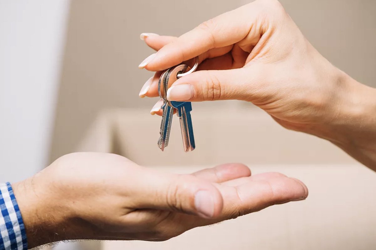 bit.ly/2FuNDGn Looking to rent a property? Here’s a critical checklist for first-time landlords #property #ForSale #NewHome #HouseHunting #HomeSale #HomesForSale #Properties #JustListed #moovingyou #WantToMove