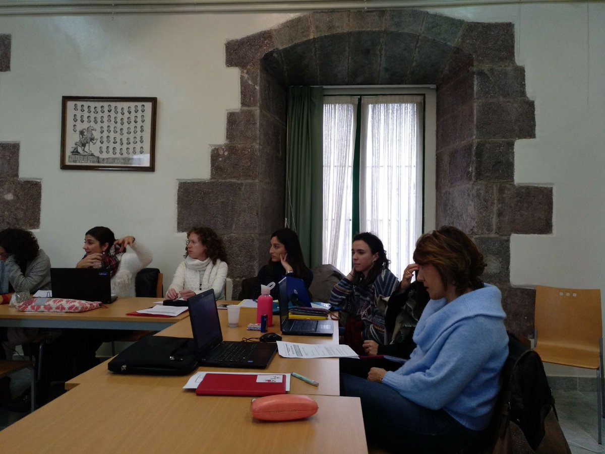 lasallesestao's tweet photo. Ptak mintegian Eibarren, ITB eta POI inguruko zehaztasunak antolatzen eta materialak elkarbanatzen @lasallesestao @LaSalleEibar #ITB #POI #NCA #LaSalle #ARLEP https://t.co/EyeeXzN3Bs