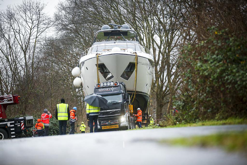 michelefaber1's tweet image. #2018 storyachterna har anlänt. Princess 35M och Majesty 100  #Ponton i #düsseldorf. I år blir allt större och mer! #nonstopboot!