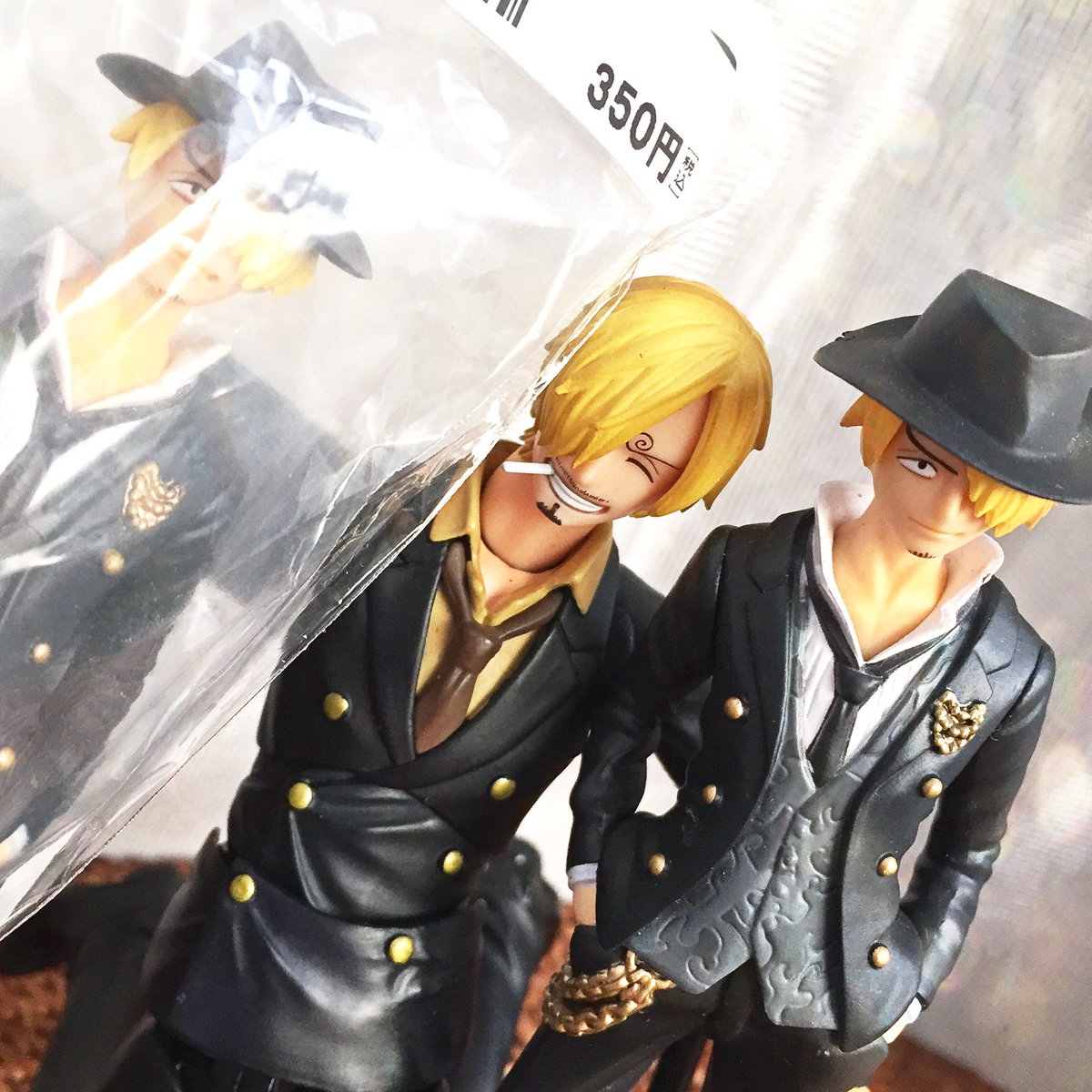Uzivatel Lefty Na Twitteru 気に入ってたのにタバコを紛失しちゃってた超ワンピーススタイリング Suit Dress Styleのサンジ君 昨日中古屋で未開封品を安く拾ったんですが 予備のタバコが2本入っていたので無事タバコ付サンジ君 2体になりましたw 約5年前の食玩 Uzivatel Lefty Na Twitteru 気に入ってたのにタバコを紛失しちゃってた超ワンピーススタイリング Suit Dress Styleのサンジ君 昨日中古屋で未開封品を安く拾ったんですが 予備のタバコが2本入っていたので無事タバコ付サンジ君 2体になりましたw 約5年前の食玩