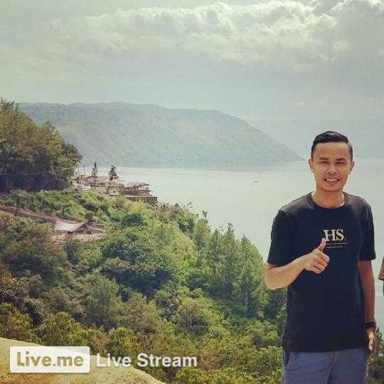 Faorudu1's tweet photo. ✨🎂Santai dan hangout bareng dengan #liveme Bang Gulo:baru bangun  https://t.co/ubvPxrjFG0 https://t.co/MlAPBFCKi7